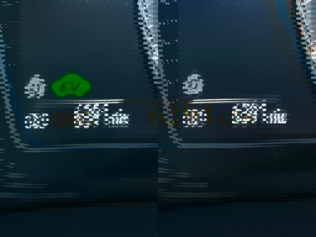 Certified 2025 Lexus ES 300h w/ Premium Package image 4