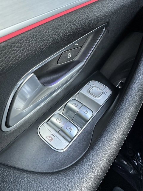 Used 2024 Mercedes-Benz GLE 450e 4MATIC image 17