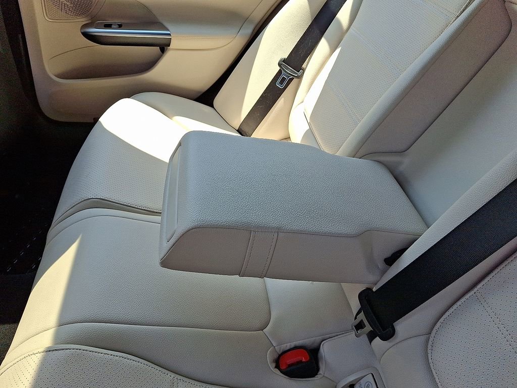 Used 2022 Mercedes-Benz C 300 4MATIC Sedan image 12