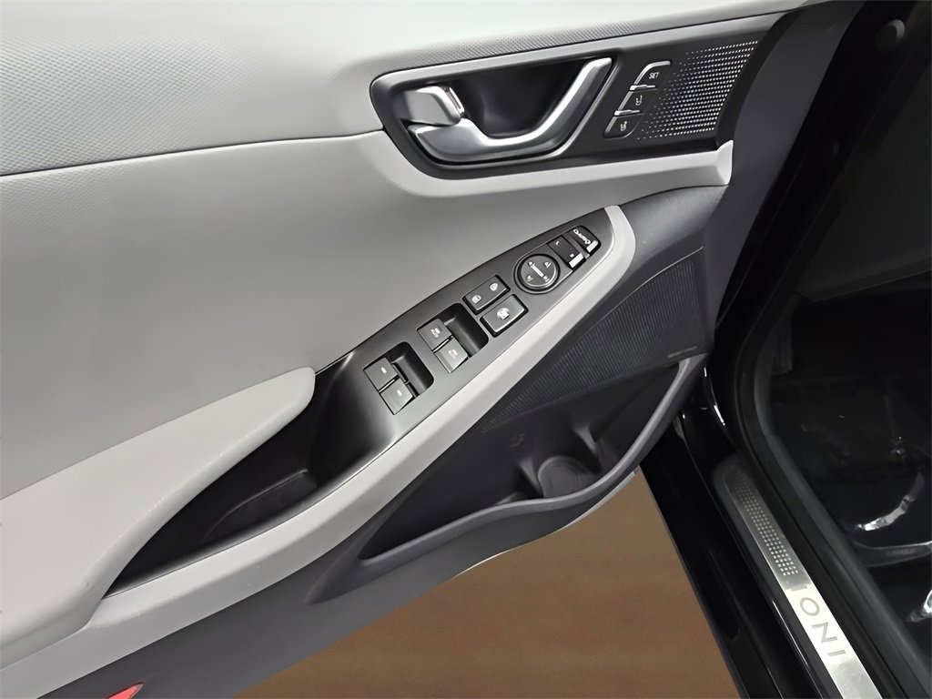 Used 2020 Hyundai Ioniq Limited image 13