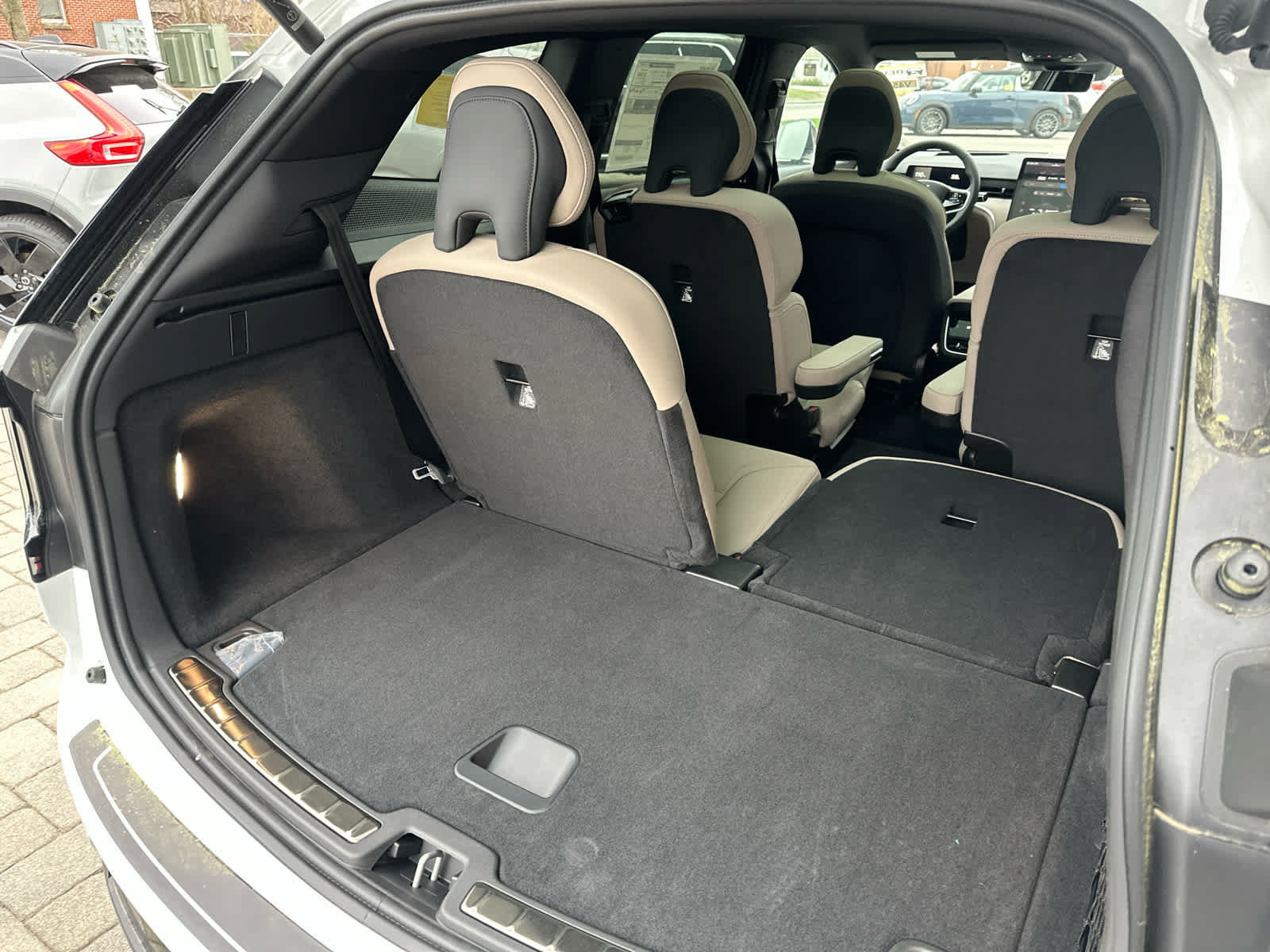 New 2026 Volvo EX90 Plus AWD/4WD image 40