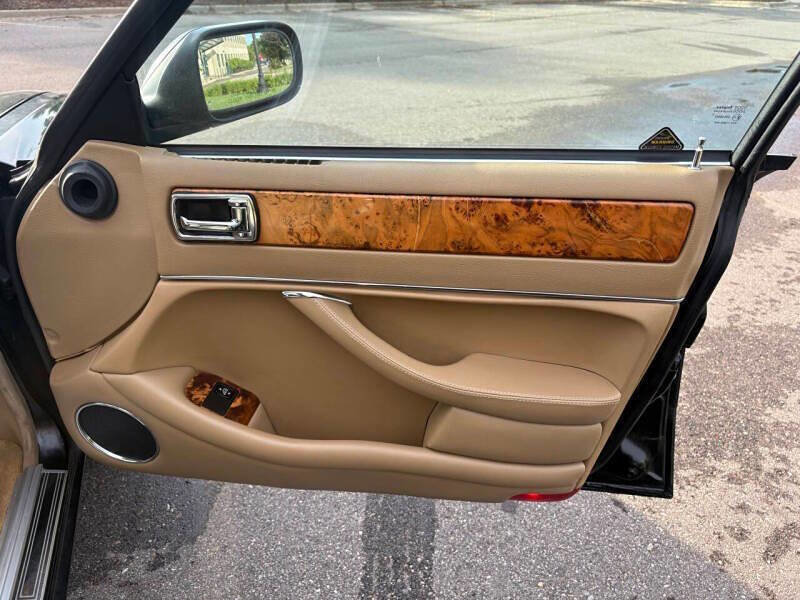 Used 1997 Jaguar XJ6 image 10