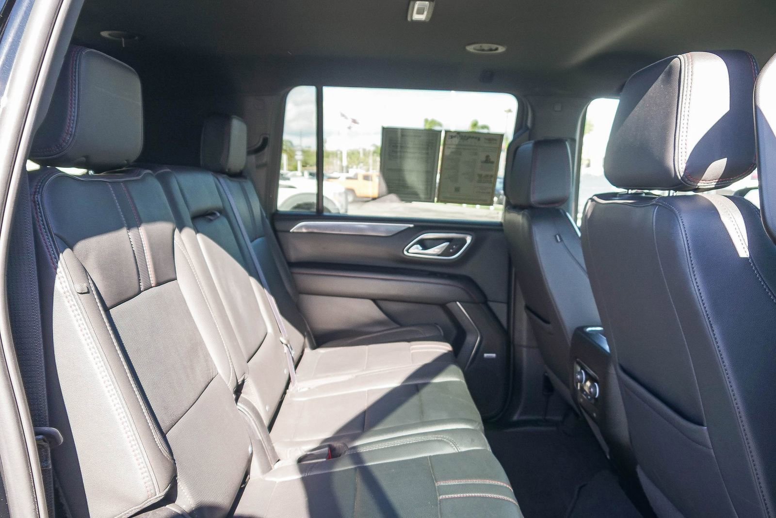 Used 2024 Chevrolet Suburban RST RWD image 15