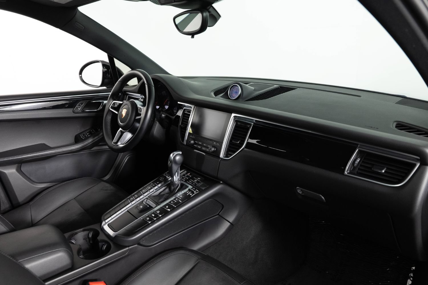 Used 2017 Porsche Macan AWD/4WD image 25