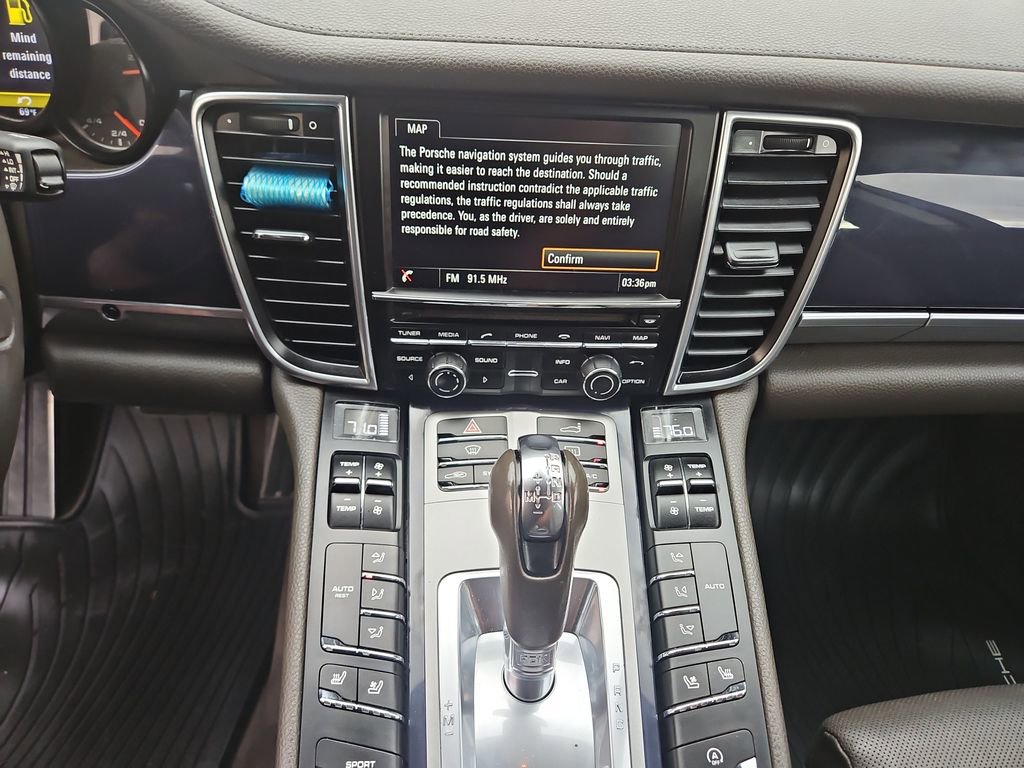Used 2015 Porsche Panamera image 18