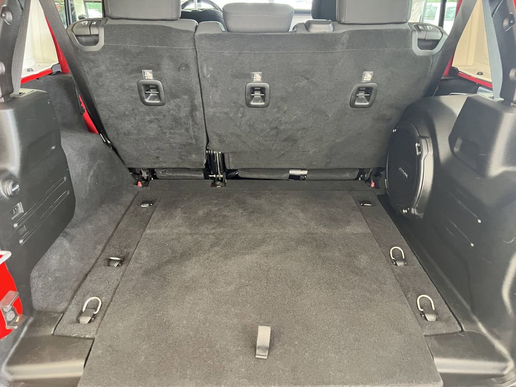 Used 2018 Jeep Wrangler Unlimited Sahara image 16