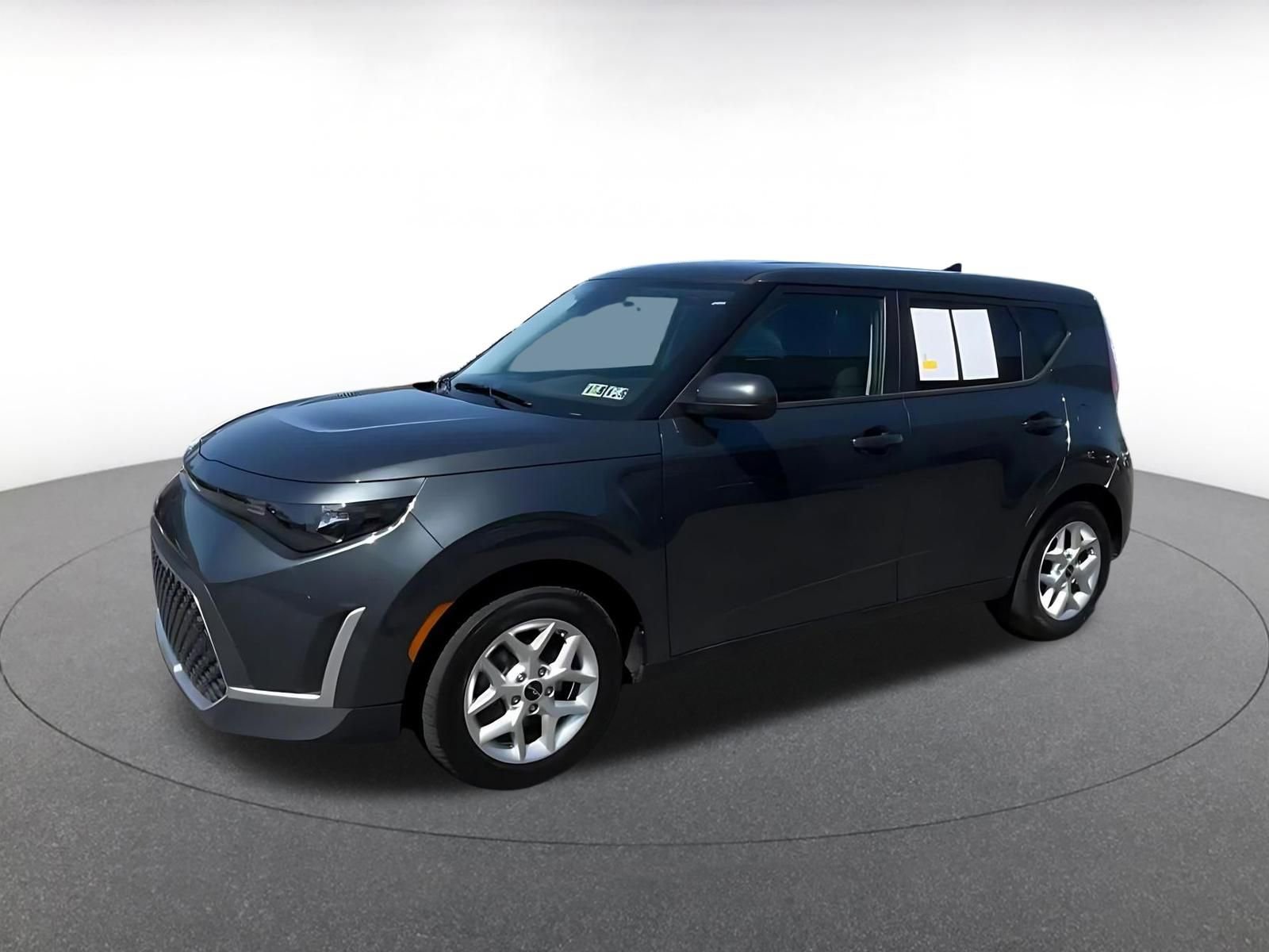 Used 2025 Kia Soul LX w/ LX Technology Package FWD image 7