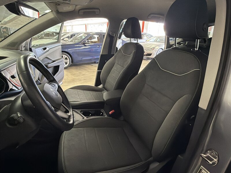 Used 2024 Volkswagen Taos SE FWD image 16