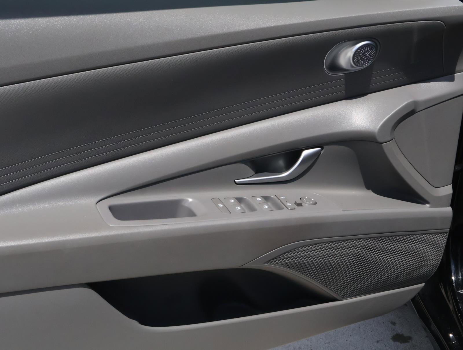 Used 2023 Hyundai Elantra Blue image 14