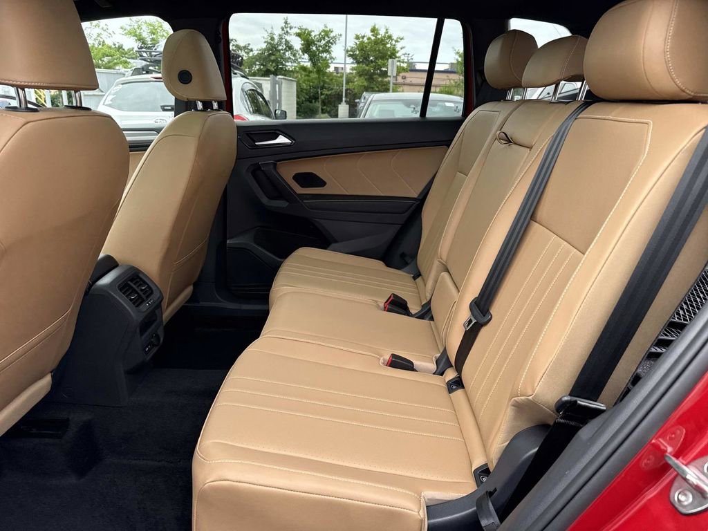 Used 2024 Volkswagen Tiguan SE R-Line AWD/4WD image 11