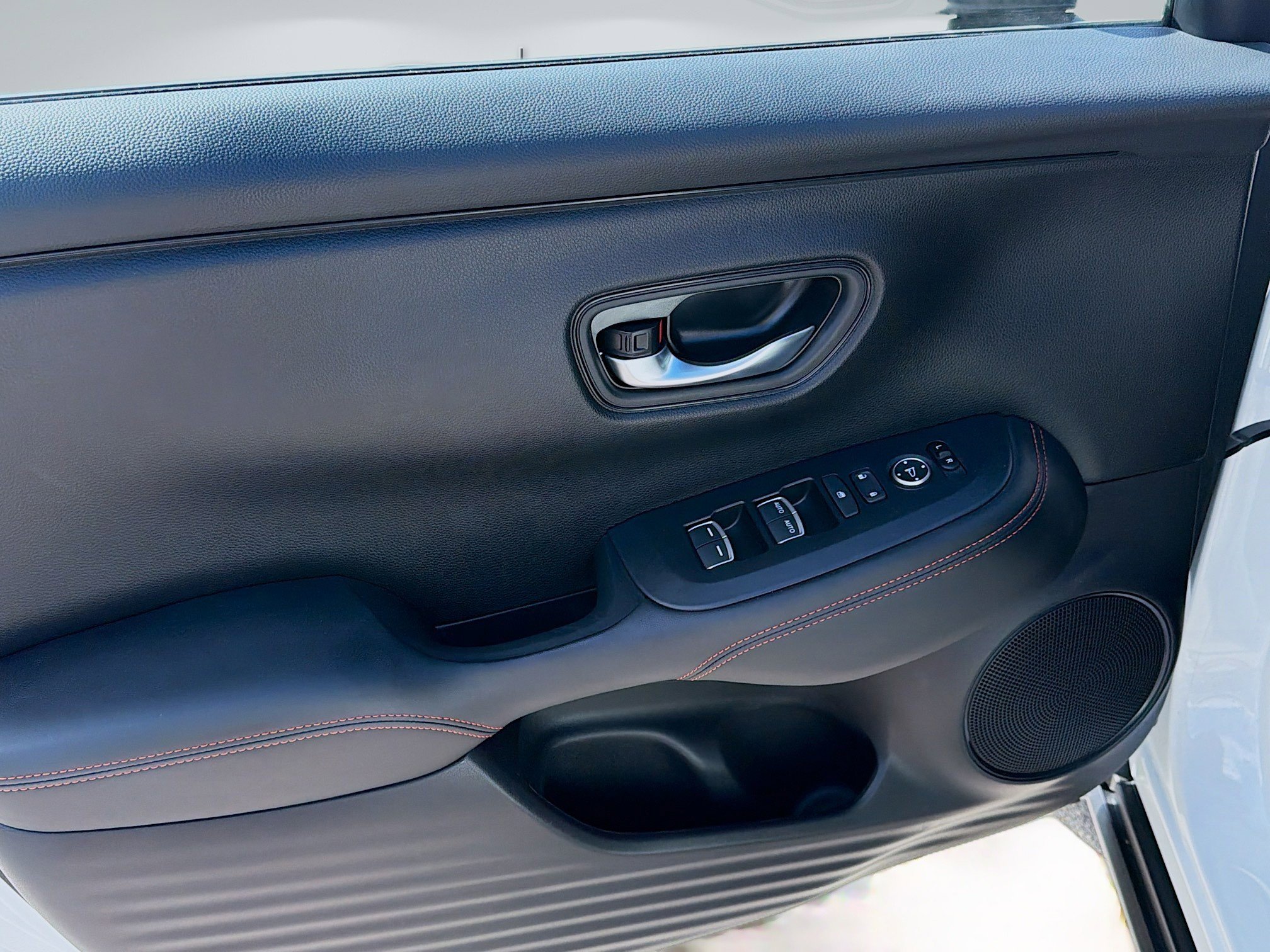 Certified 2025 Honda HR-V Sport image 16