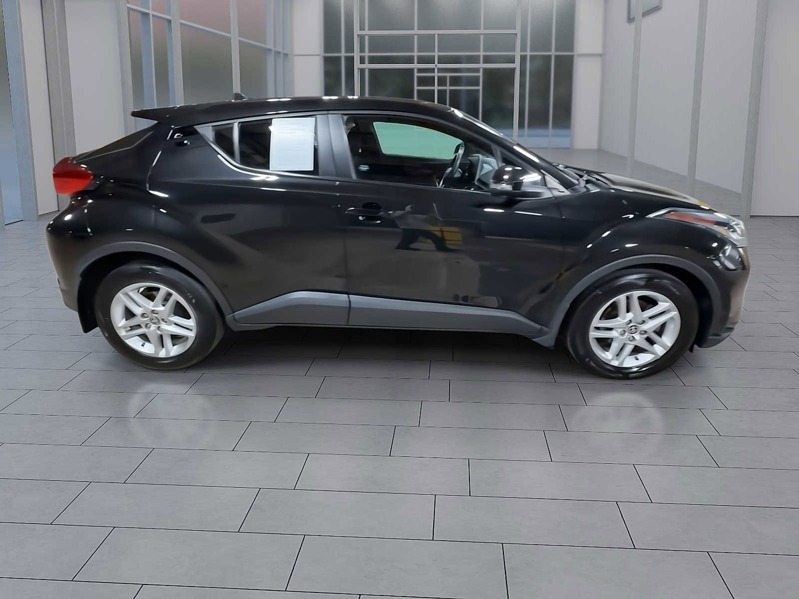 Used 2021 Toyota C-HR LE image 9