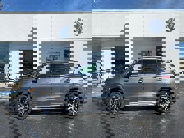 New 2025 Volkswagen Tiguan SE image 12