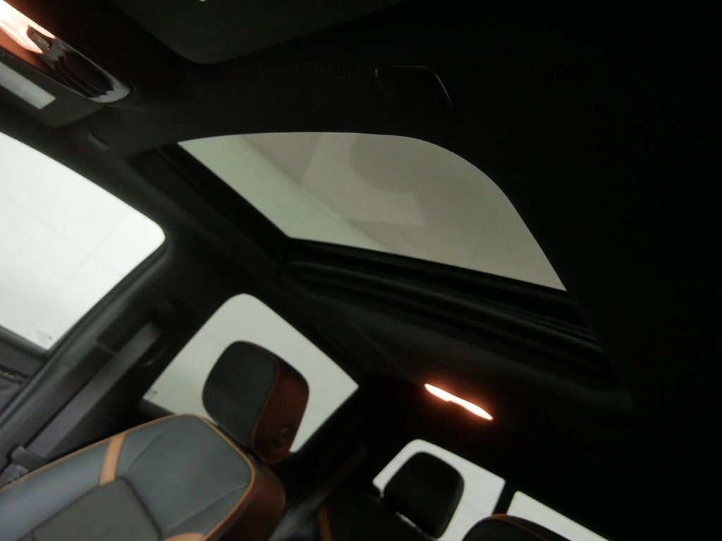 Used 2025 GMC Canyon AT4 w/ Technology Plus Package image 12