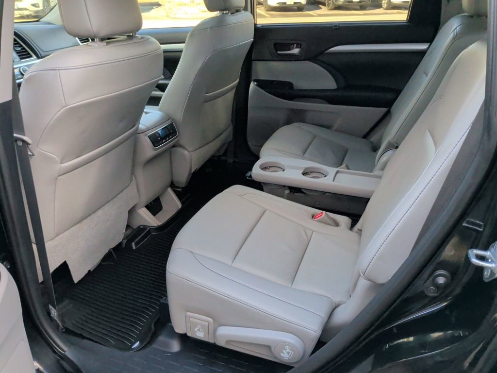 Used 2019 Toyota Highlander XLE image 10