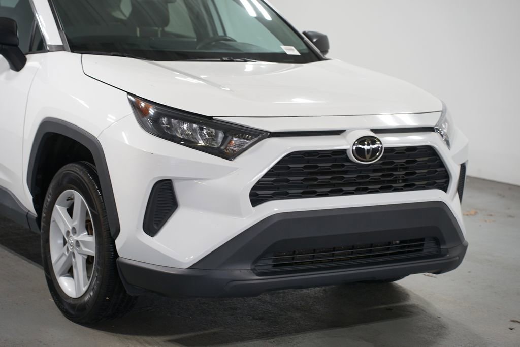 Used 2021 Toyota RAV4 LE image 4