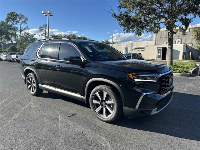 New 2025 Honda Pilot Touring image 3