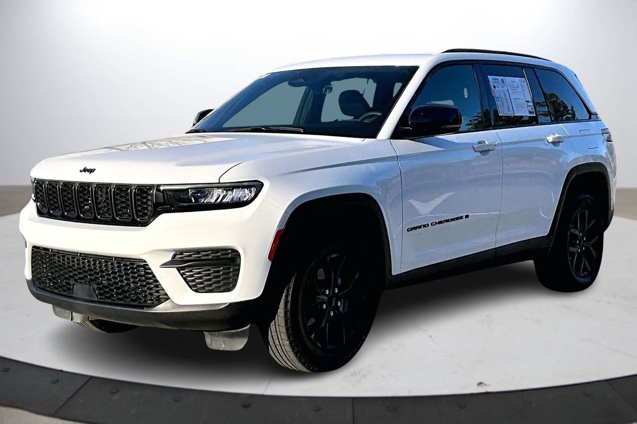 Certified 2025 Jeep Grand Cherokee Altitude AWD/4WD image 4