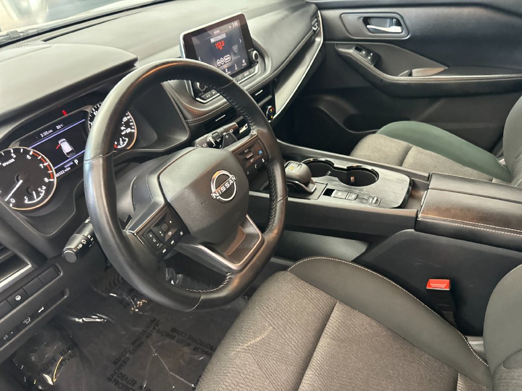 Used 2025 Nissan Rogue SV FWD image 9