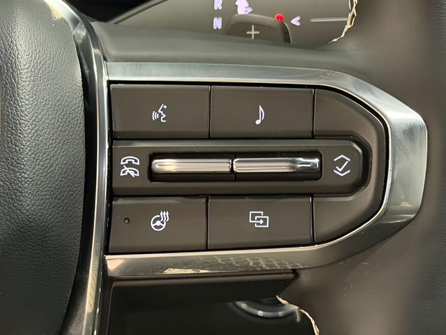Certified 2025 GMC Acadia Denali w/ Super Cruise Package AWD/4WD image 40