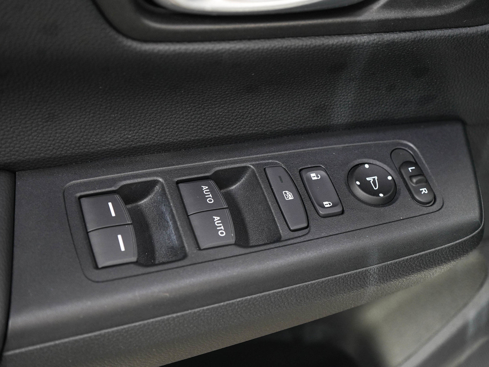 Used 2025 Honda CR-V EX image 20