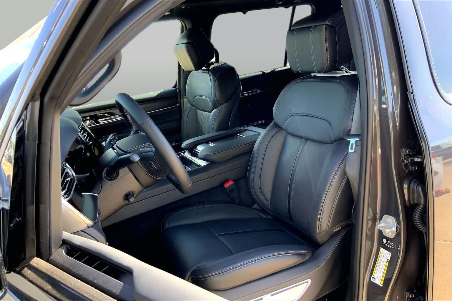 New 2026 Jeep Grand Wagoneer Summit AWD/4WD image 9