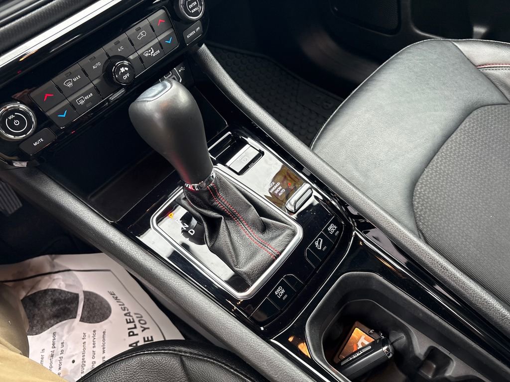 Used 2024 Jeep Compass Trailhawk image 24