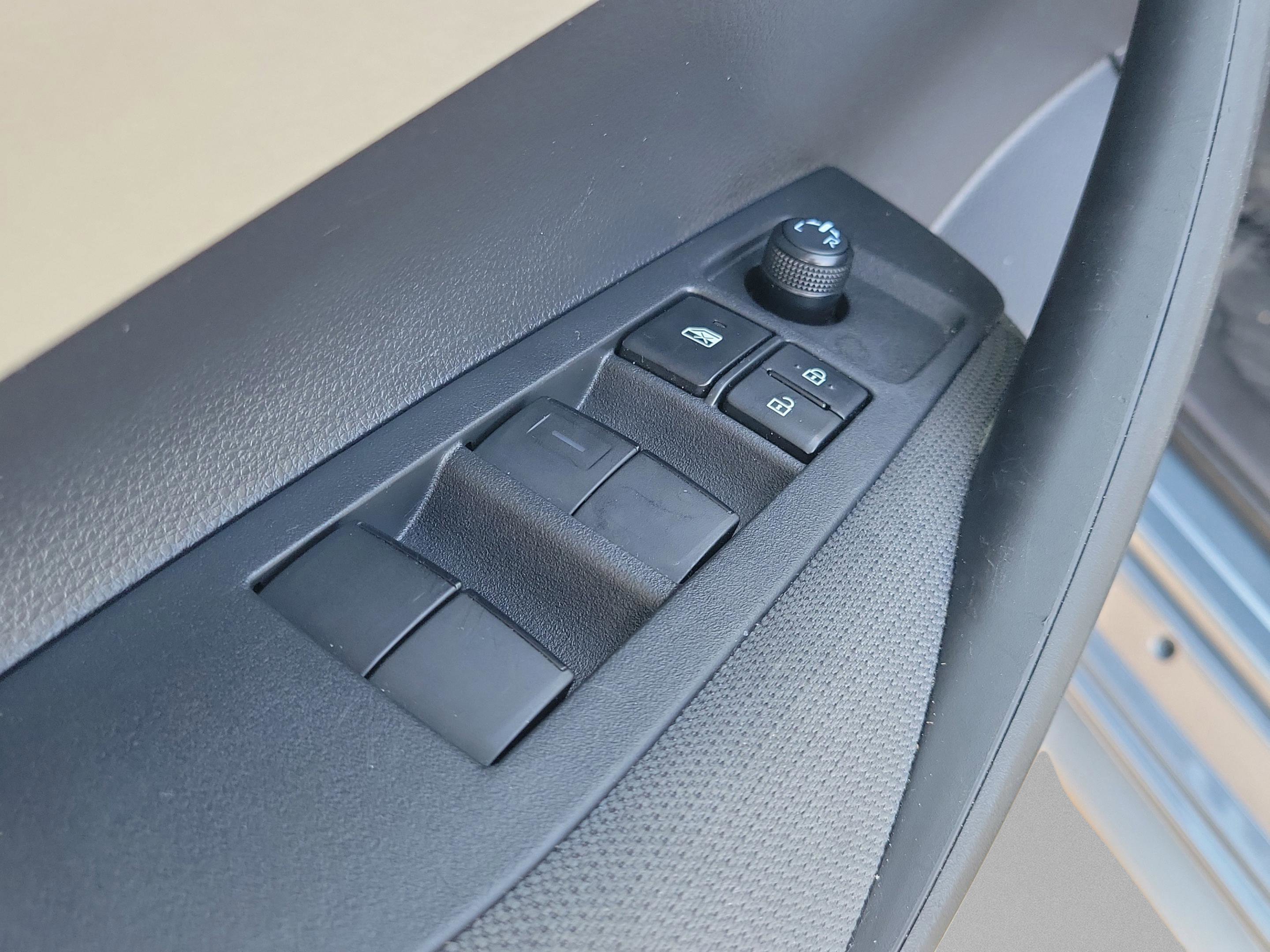 Used 2025 Toyota Corolla LE w/ Convenience Package image 18