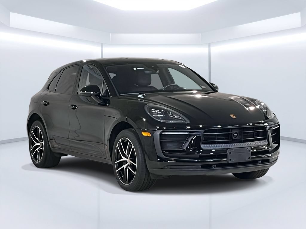 Certified 2023 Porsche Macan AWD/4WD image 9