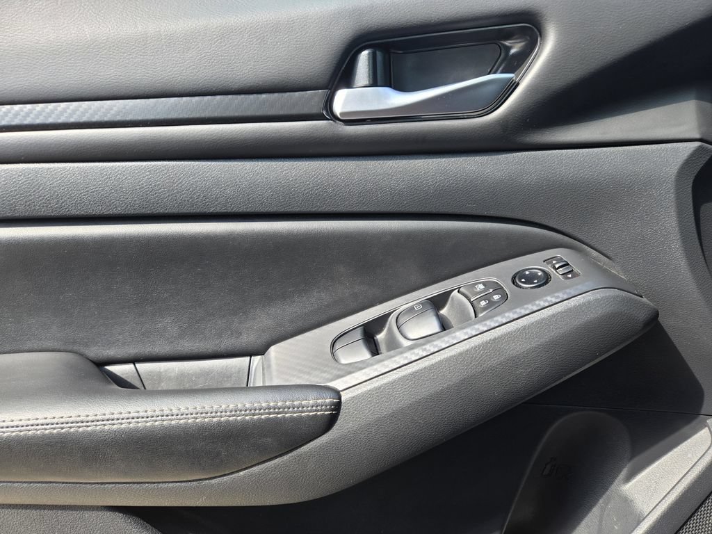 Used 2024 Nissan Altima 2.5 SV w/ SV Premium Package FWD image 25