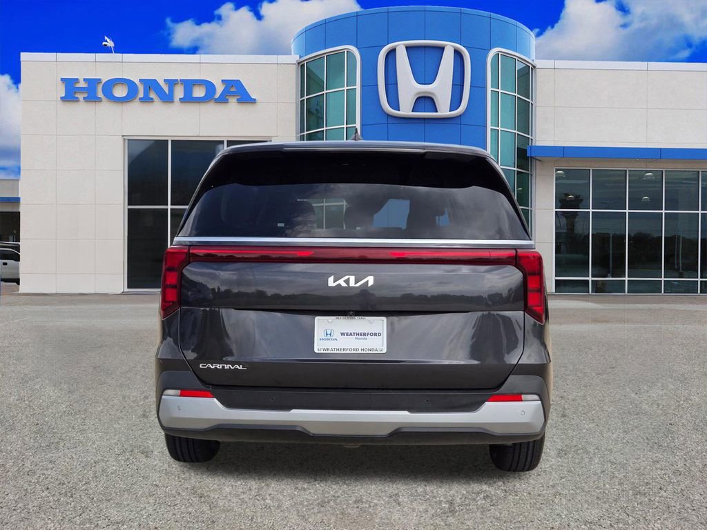 Used 2025 Kia Carnival FWD image 4