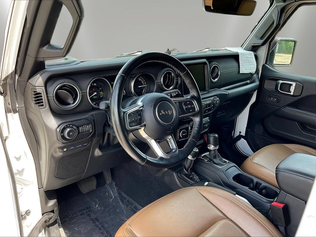 Used 2022 Jeep Wrangler Unlimited Sahara w/ Cold Weather Group AWD/4WD image 16