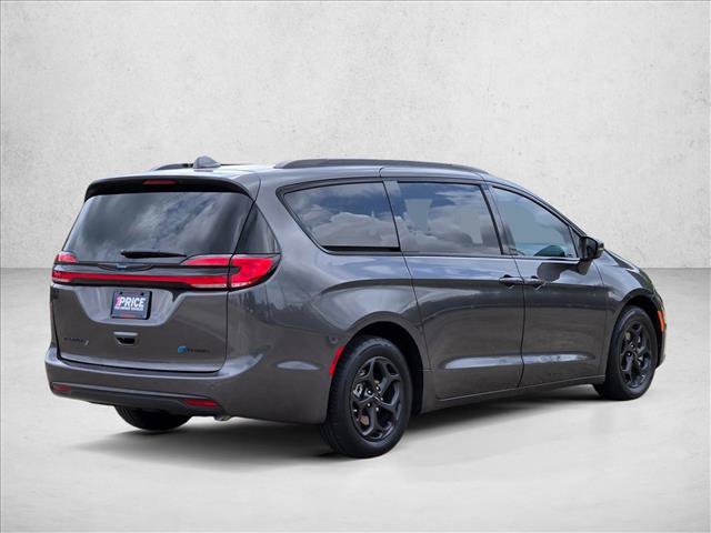 Used 2021 Chrysler Pacifica Limited w/ Uconnect Theater Family Group FWD image 5