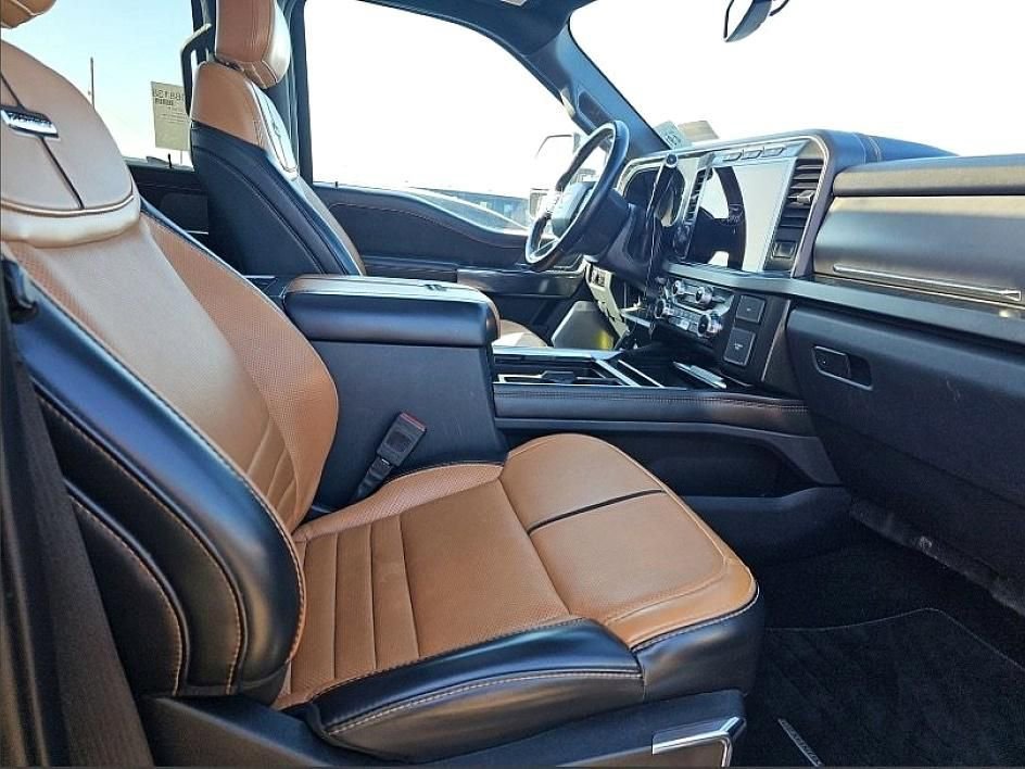 Used 2024 Ford F250 Platinum image 9