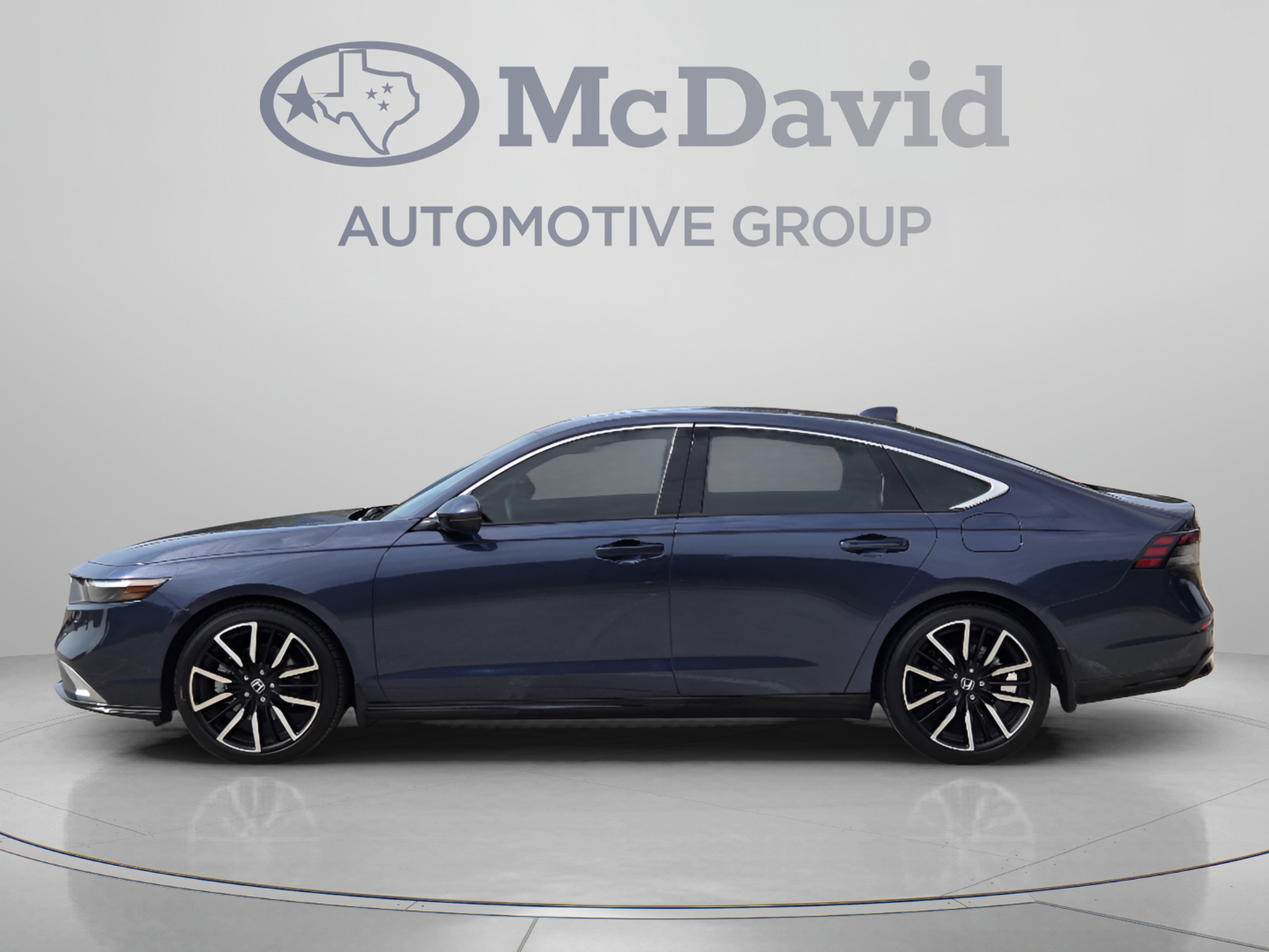 Used 2023 Honda Accord Touring image 2