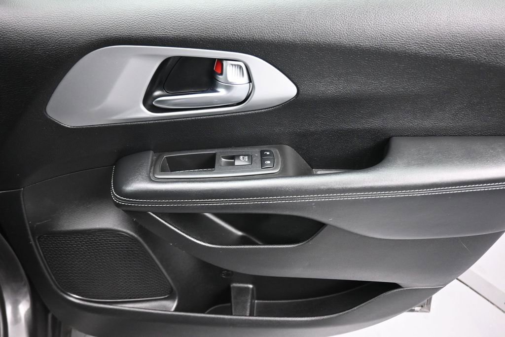 Used 2019 Chrysler Pacifica Touring-L w/ S Appearance Package FWD image 54