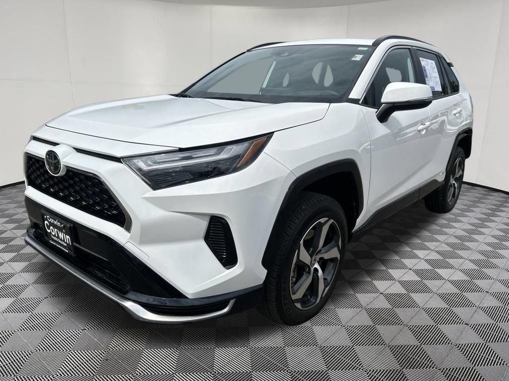 Used 2025 Toyota RAV4 SE AWD/4WD image 3