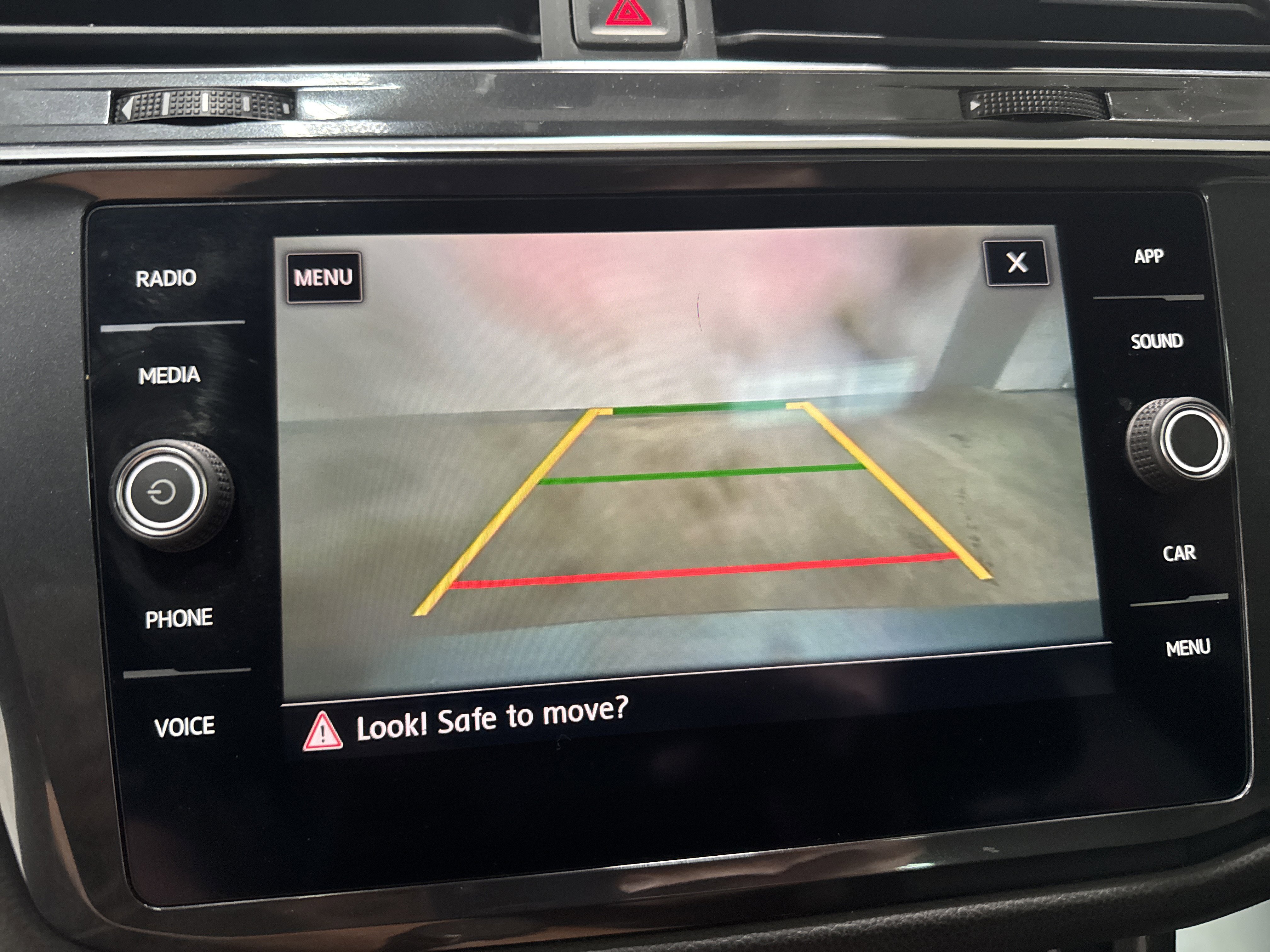 Used 2020 Volkswagen Tiguan SE w/ Panoramic Sunroof Package image 23