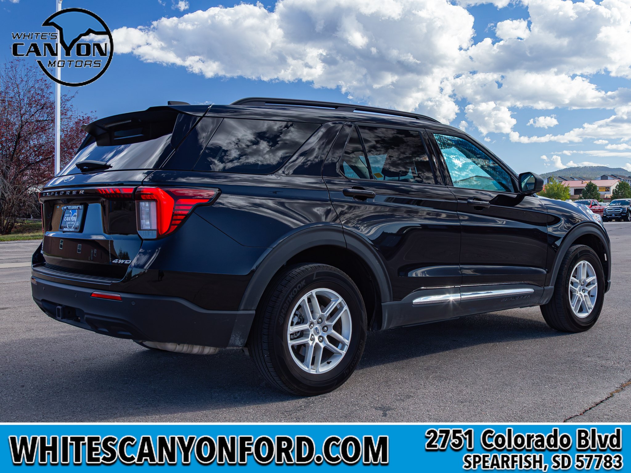 Used 2025 Ford Explorer Active AWD/4WD image 10