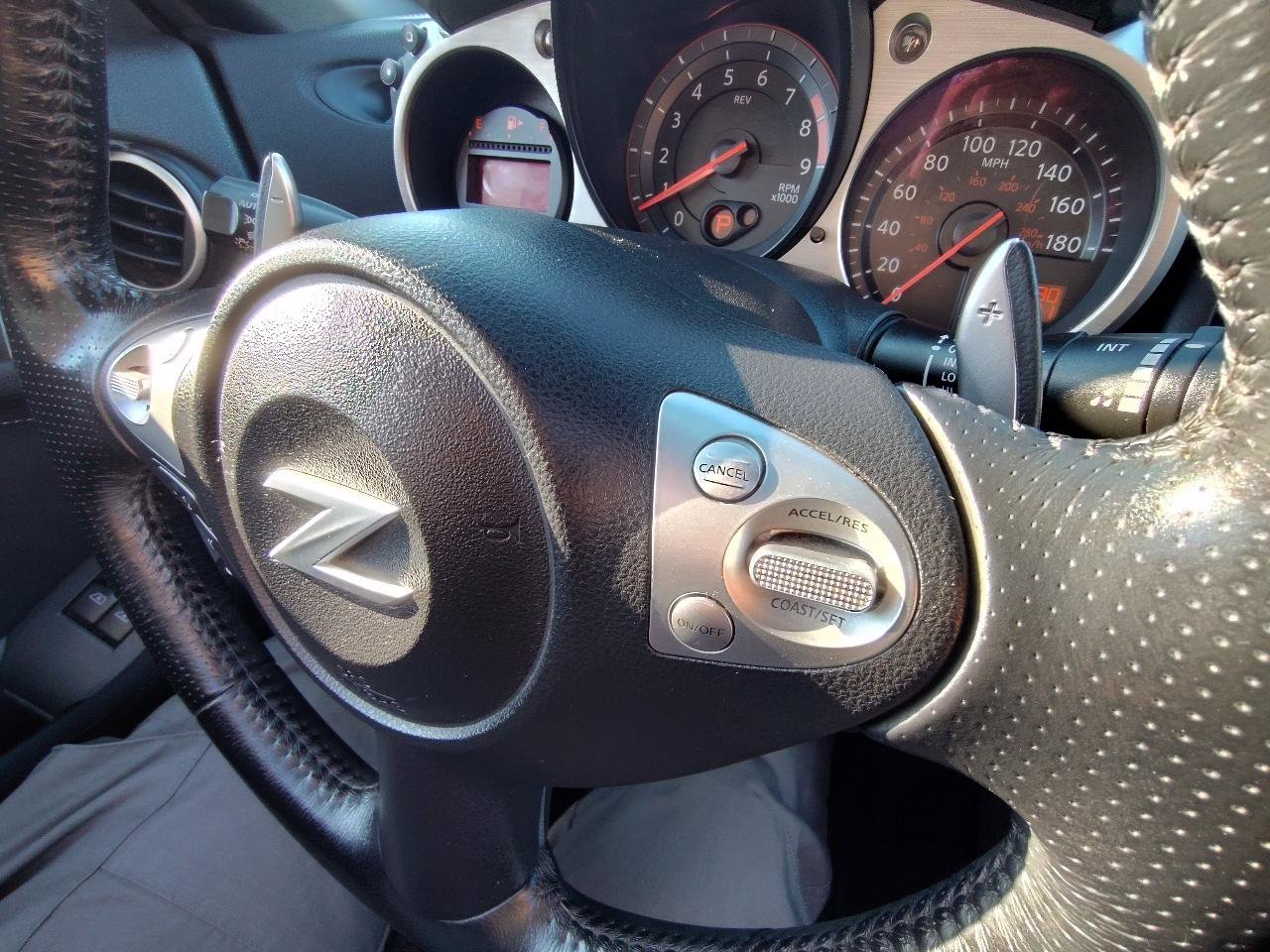 Used 2015 Nissan 370Z Roadster RWD image 21