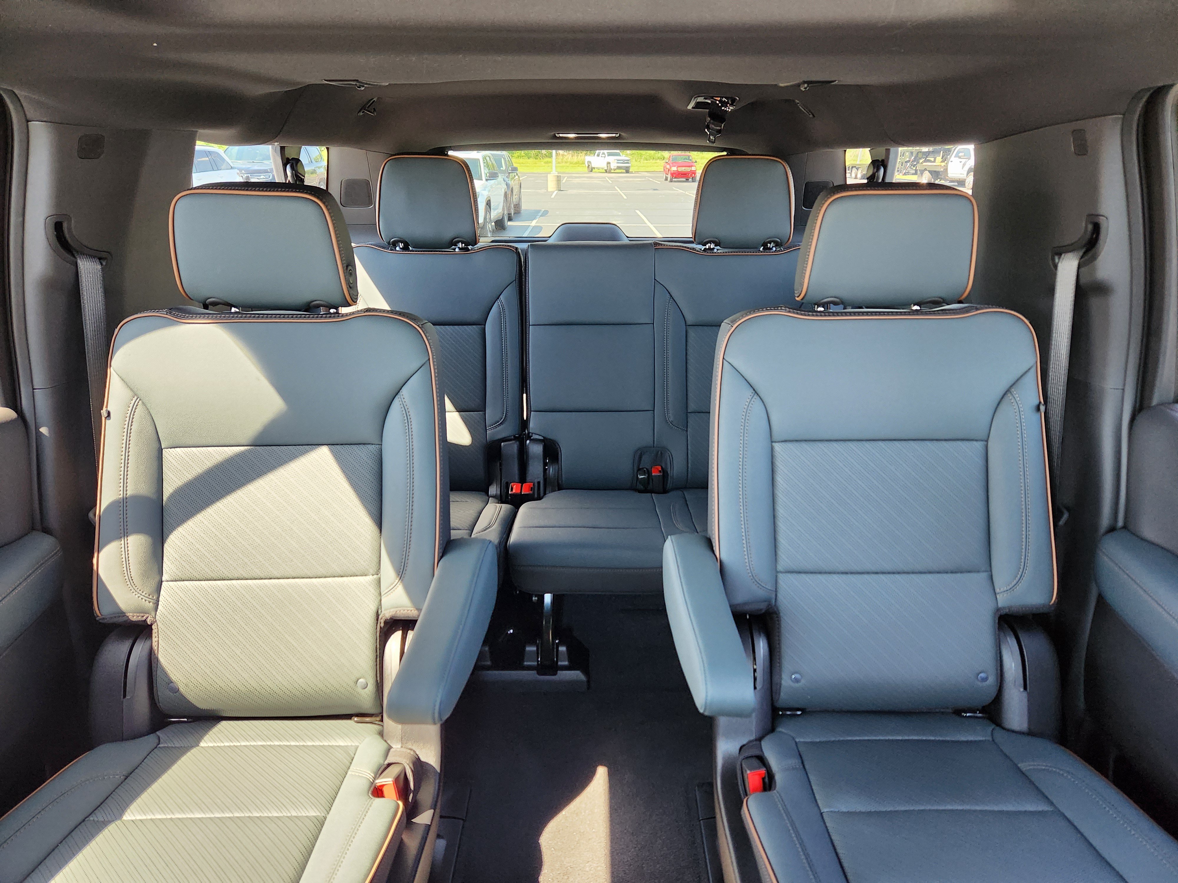 New 2026 GMC Yukon XL AT4 w/ AT4 Premium Plus Package AWD/4WD image 8