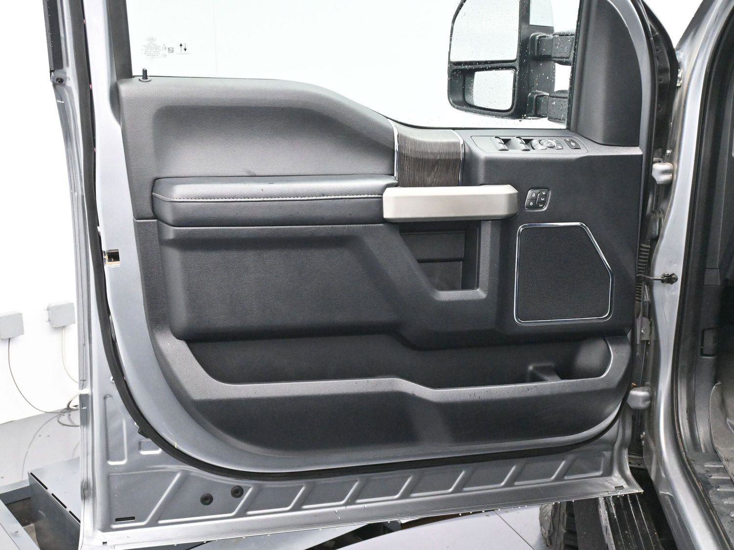 Used 2020 Ford F250 Lariat w/ Lariat Ultimate Package image 9