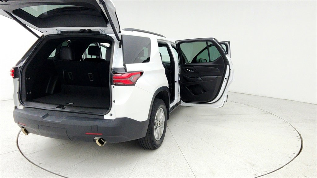Used 2023 Chevrolet Traverse LT image 12