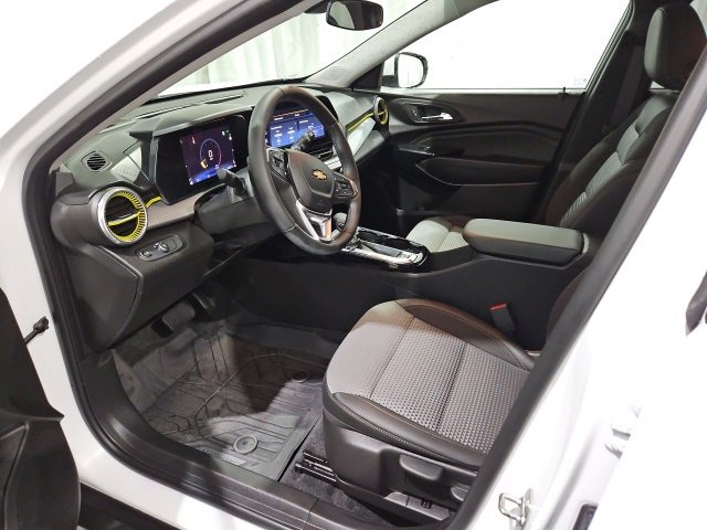 Certified 2024 Chevrolet Trax LT w/ LT Convenience Package image 9