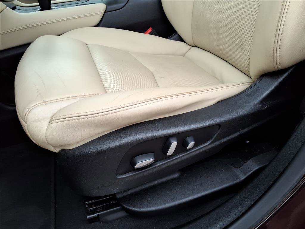 Used 2018 Cadillac XT5 Luxury w/ Driver Awareness Package image 18