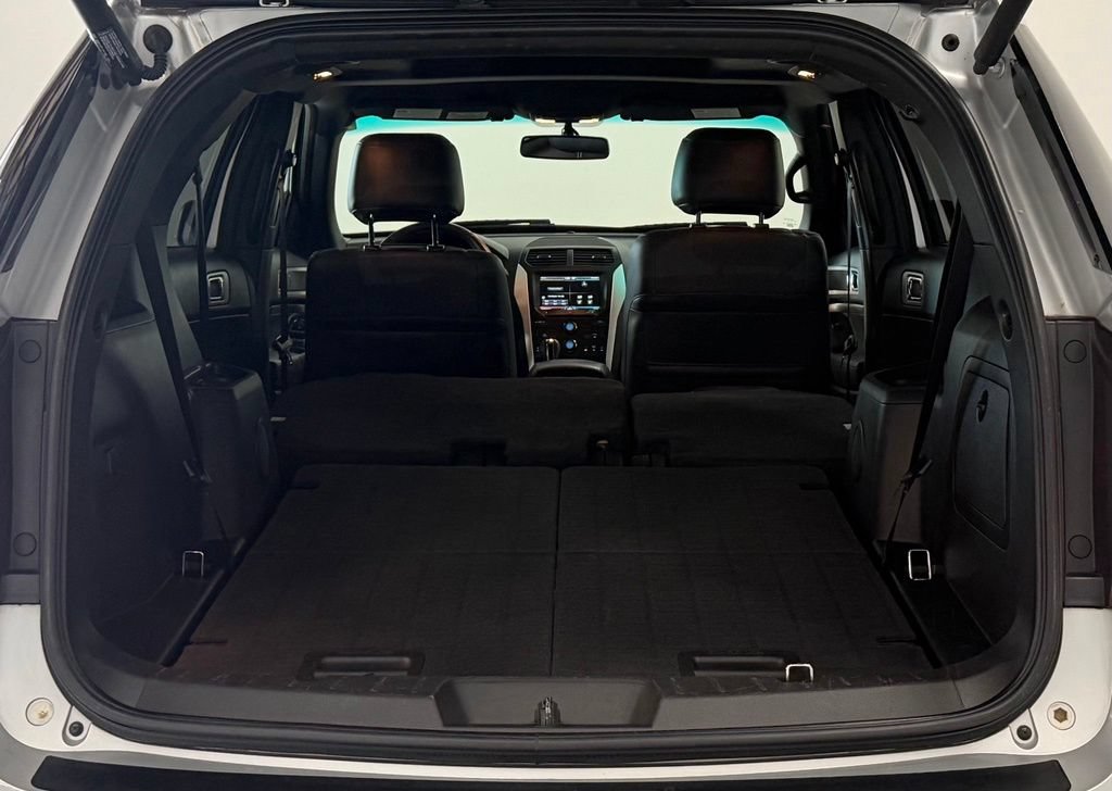 Used 2015 Ford Explorer XLT w/ Equipment Group 202B AWD/4WD image 27