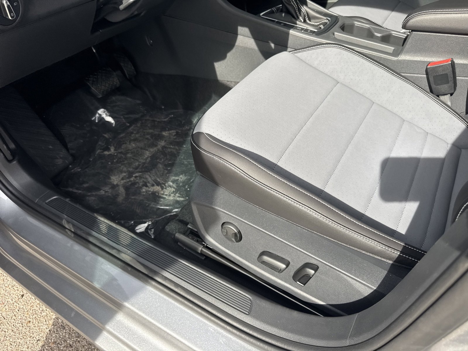 New 2026 Volkswagen Jetta SE FWD image 14