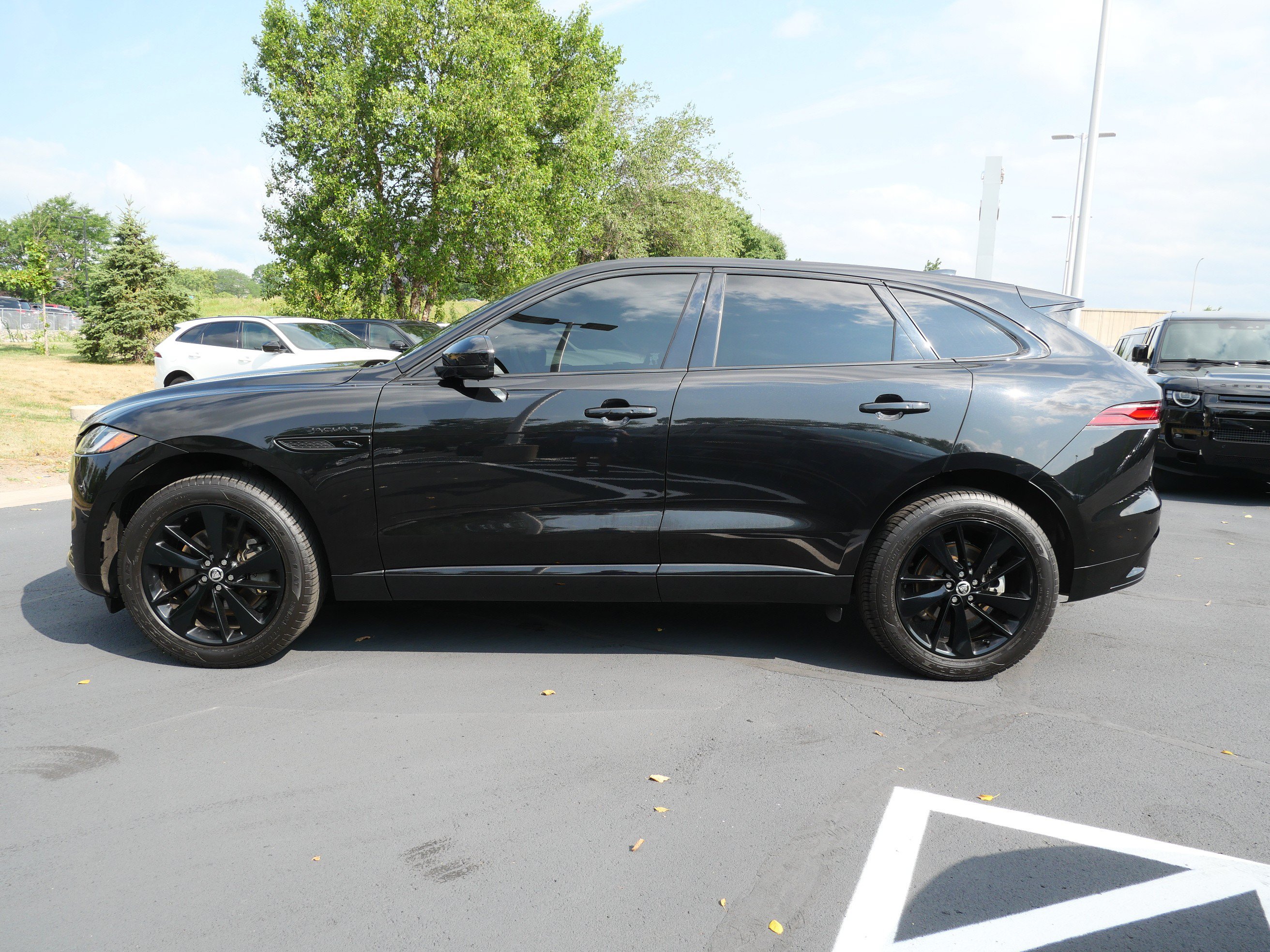 Certified 2025 Jaguar F-PACE R-Dynamic S AWD/4WD image 2