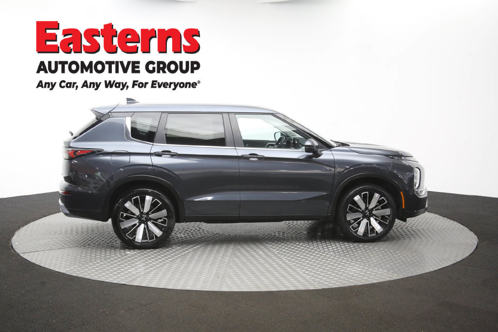 Used 2025 Mitsubishi Outlander SE FWD image 46