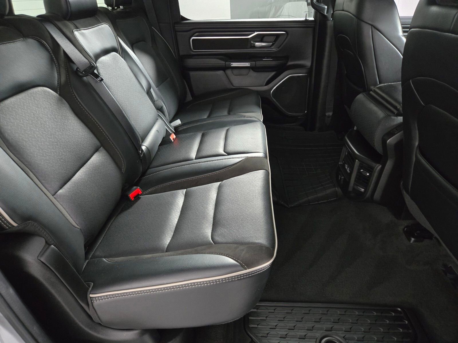 Used 2024 RAM 1500 Laramie image 16